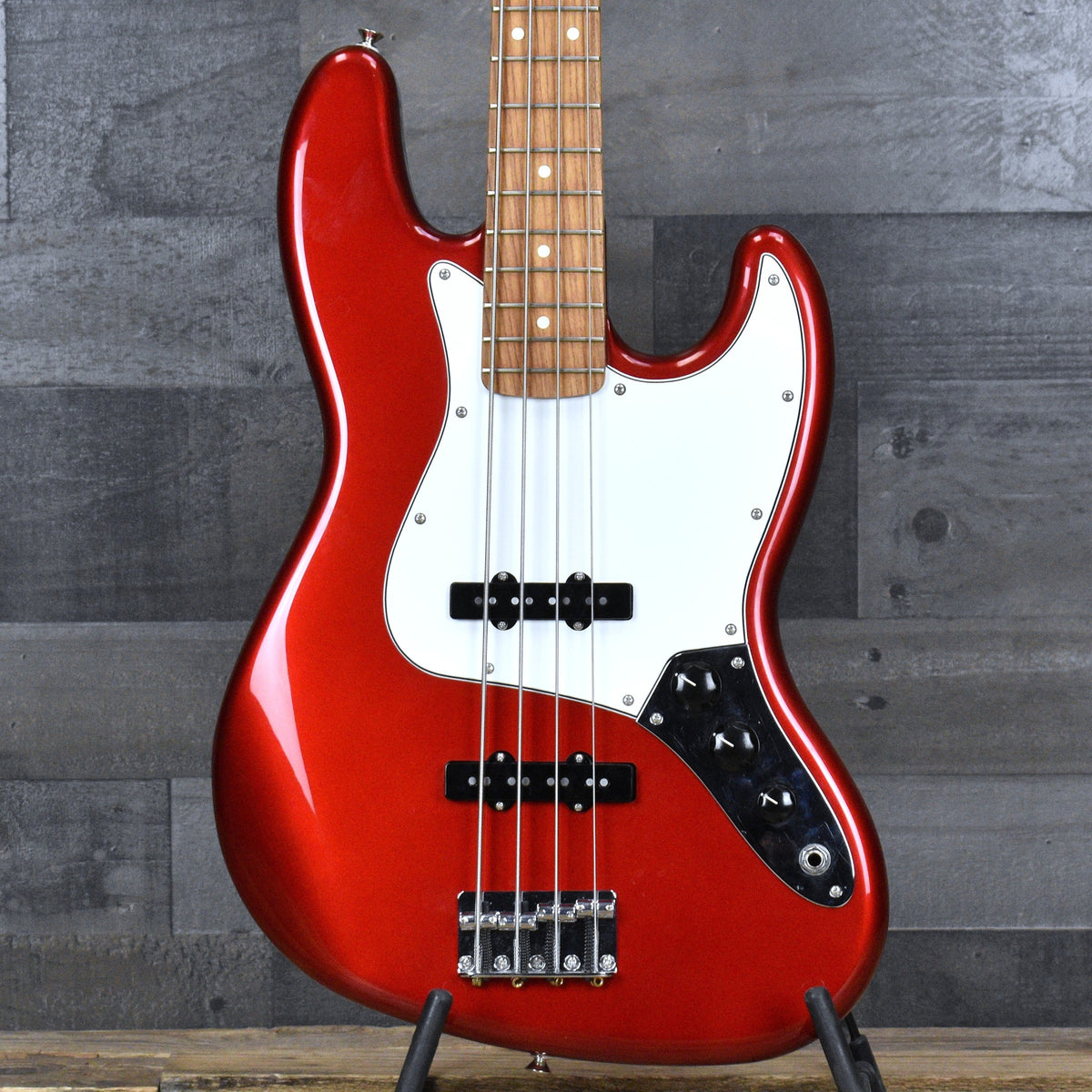 Pre-Owned Fender Player Jazz Bass - Candy Apple Red with Gigbag