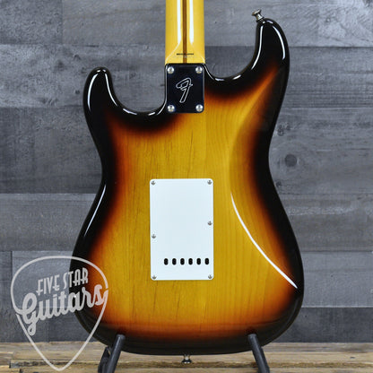 Pre-Owned Fender Stratocaster '58 Reissue - 3 Color Sunburst with Gigbag