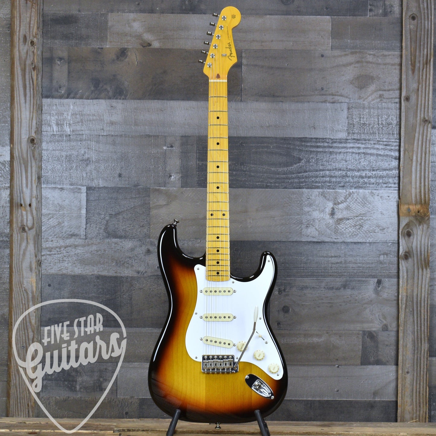 Pre-Owned Fender Stratocaster '58 Reissue - 3 Color Sunburst with Gigbag