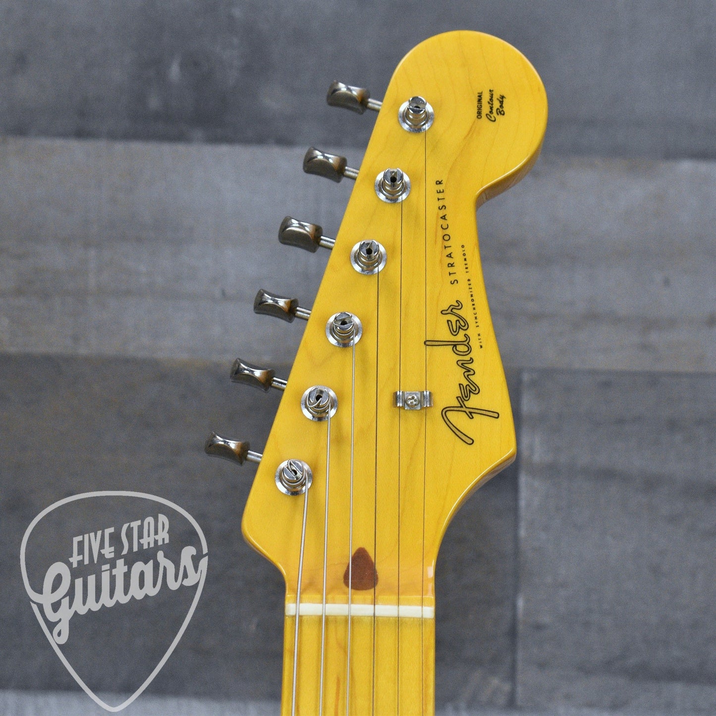 Pre-Owned Fender Stratocaster '58 Reissue - 3 Color Sunburst with Gigbag