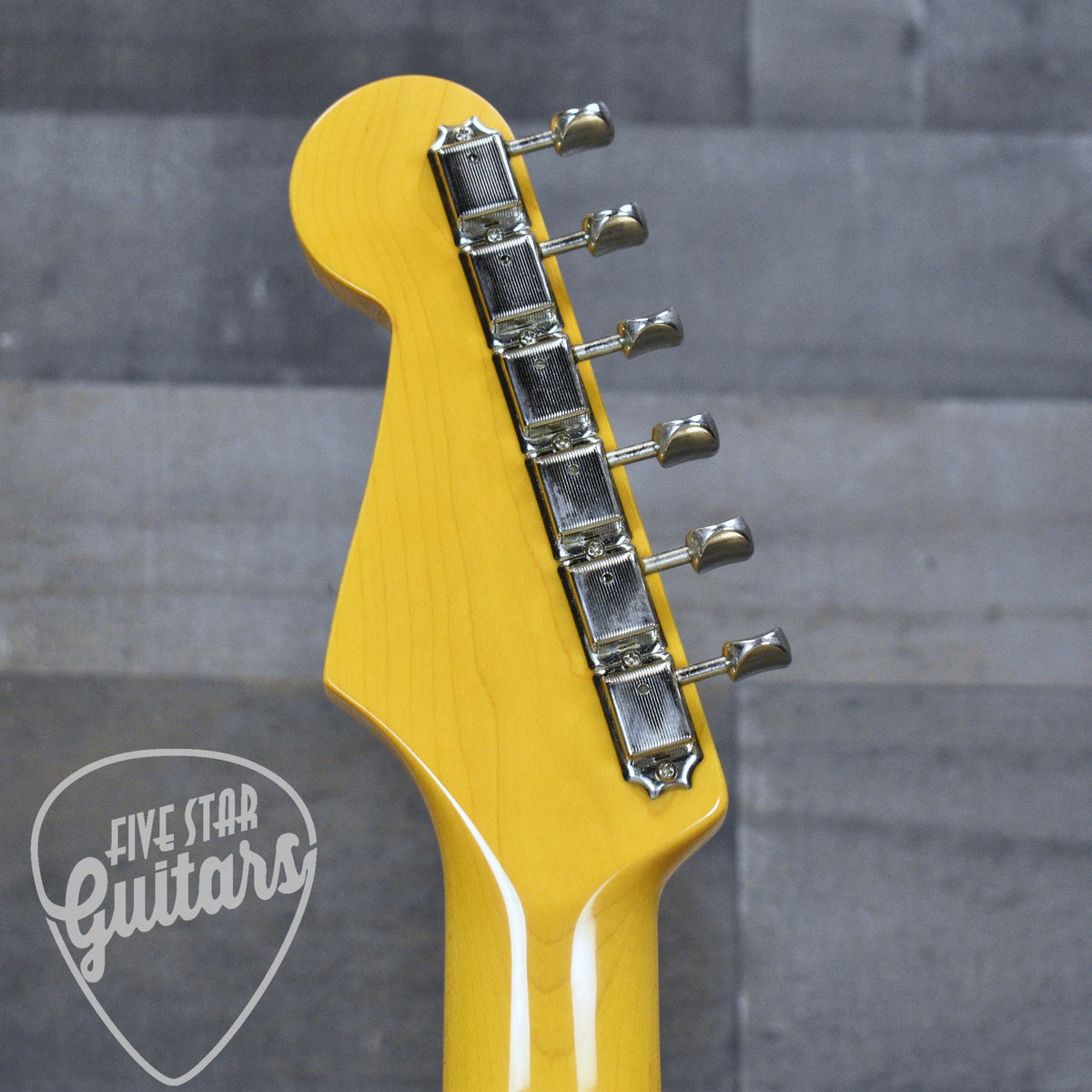 Pre-Owned Fender Stratocaster '58 Reissue - 3 Color Sunburst with Gigbag