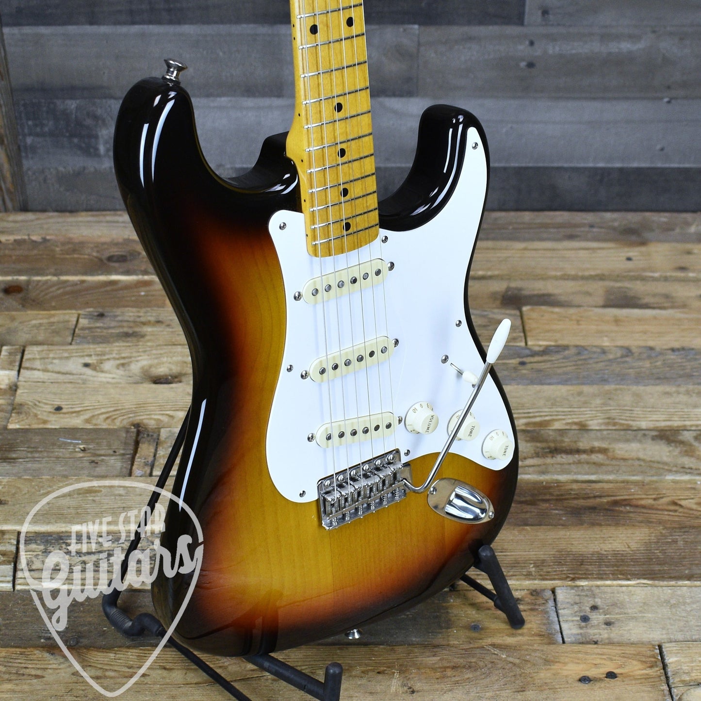 Pre-Owned Fender Stratocaster '58 Reissue - 3 Color Sunburst with Gigbag
