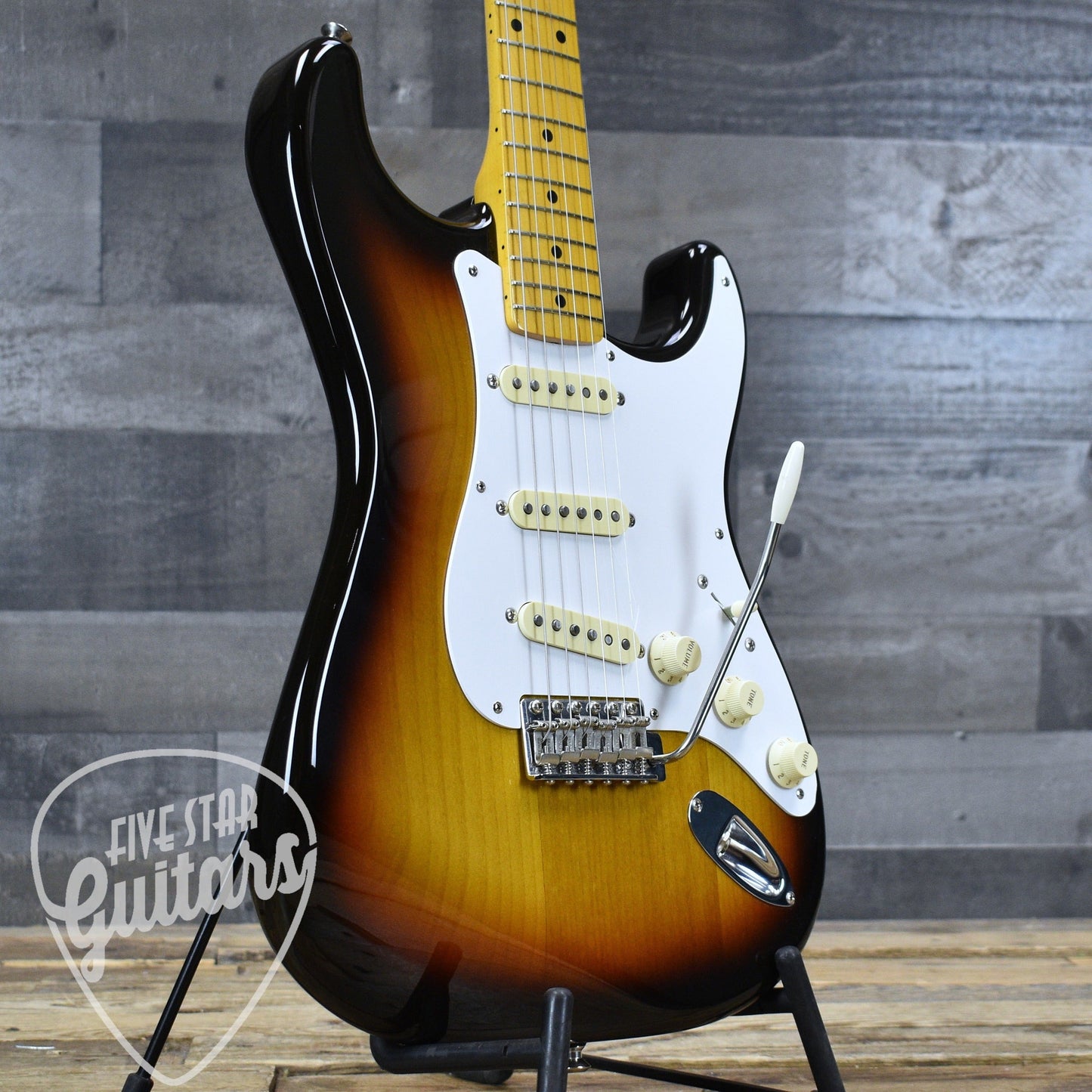 Pre-Owned Fender Stratocaster '58 Reissue - 3 Color Sunburst with Gigbag