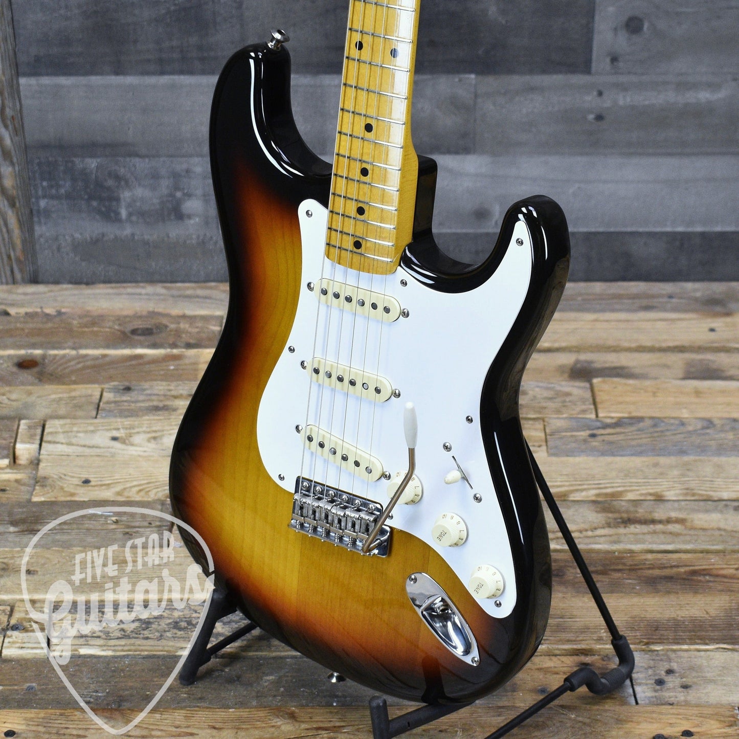 Pre-Owned Fender Stratocaster '58 Reissue - 3 Color Sunburst with Gigbag