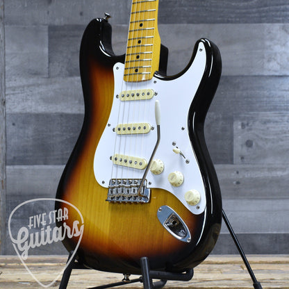 Pre-Owned Fender Stratocaster '58 Reissue - 3 Color Sunburst with Gigbag