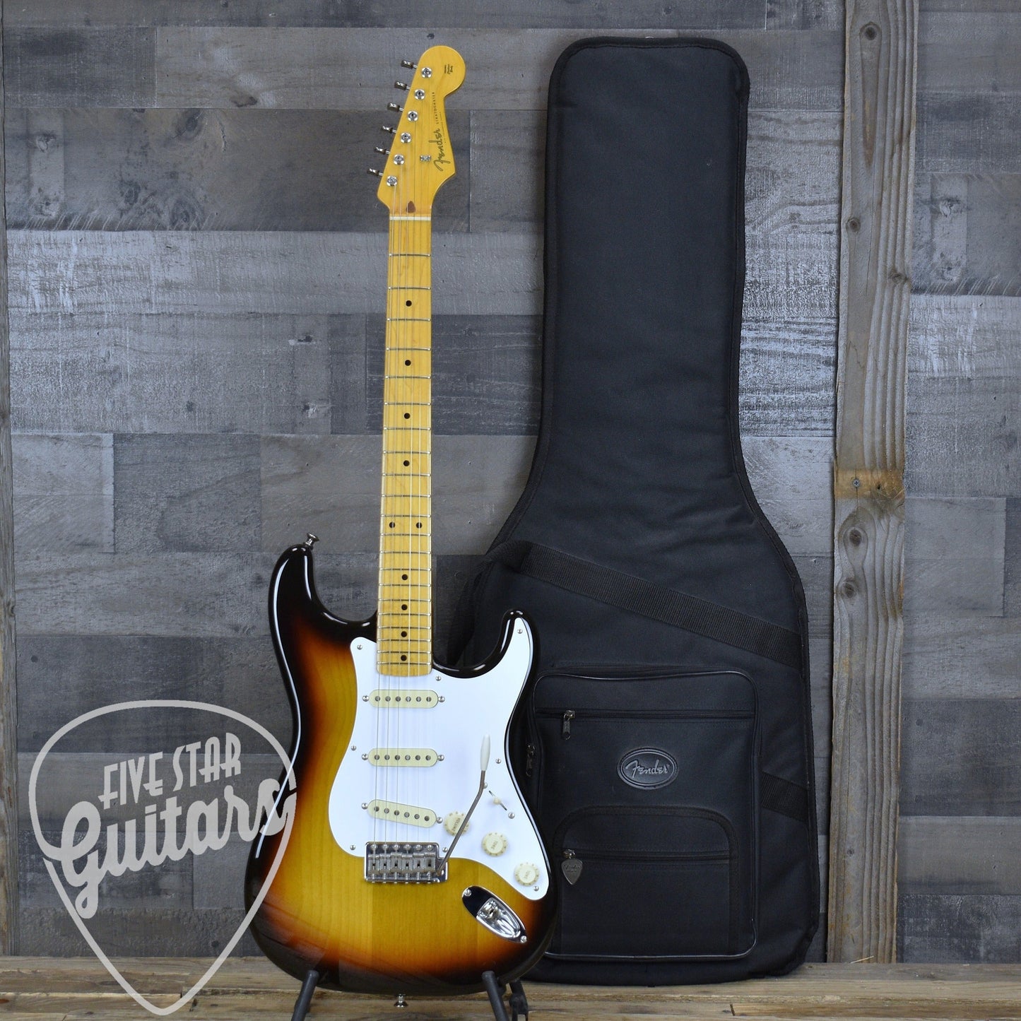 Pre-Owned Fender Stratocaster '58 Reissue - 3 Color Sunburst with Gigbag