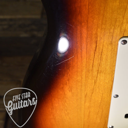 Pre-Owned Fender Stratocaster '58 Reissue - 3 Color Sunburst with Gigbag