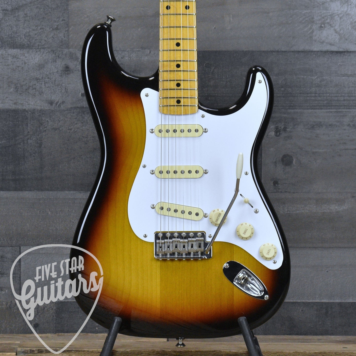 Pre-Owned Fender Stratocaster '58 Reissue - 3 Color Sunburst with Gigbag
