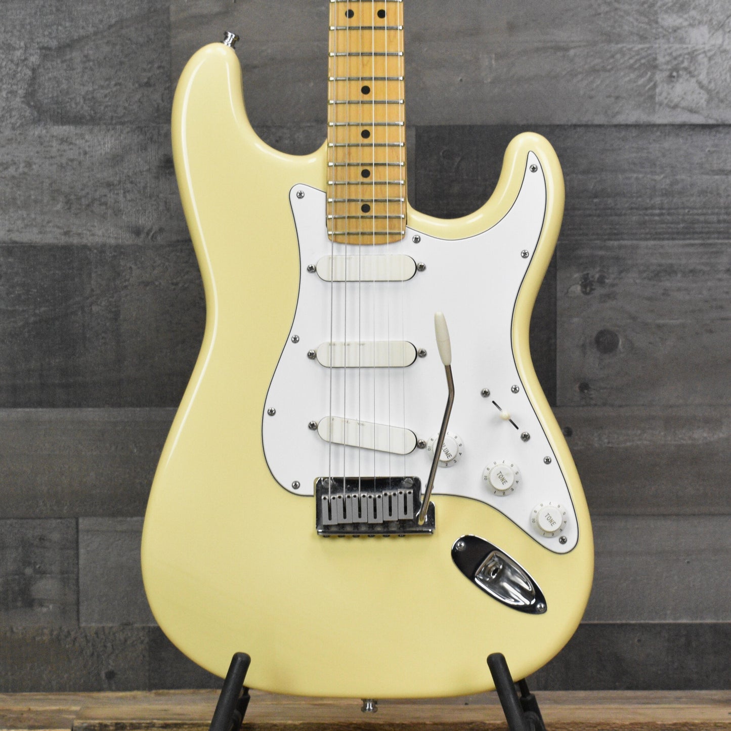 Pre-Owned Fender Stratocaster Plus - Olympic White with Hardshell Case