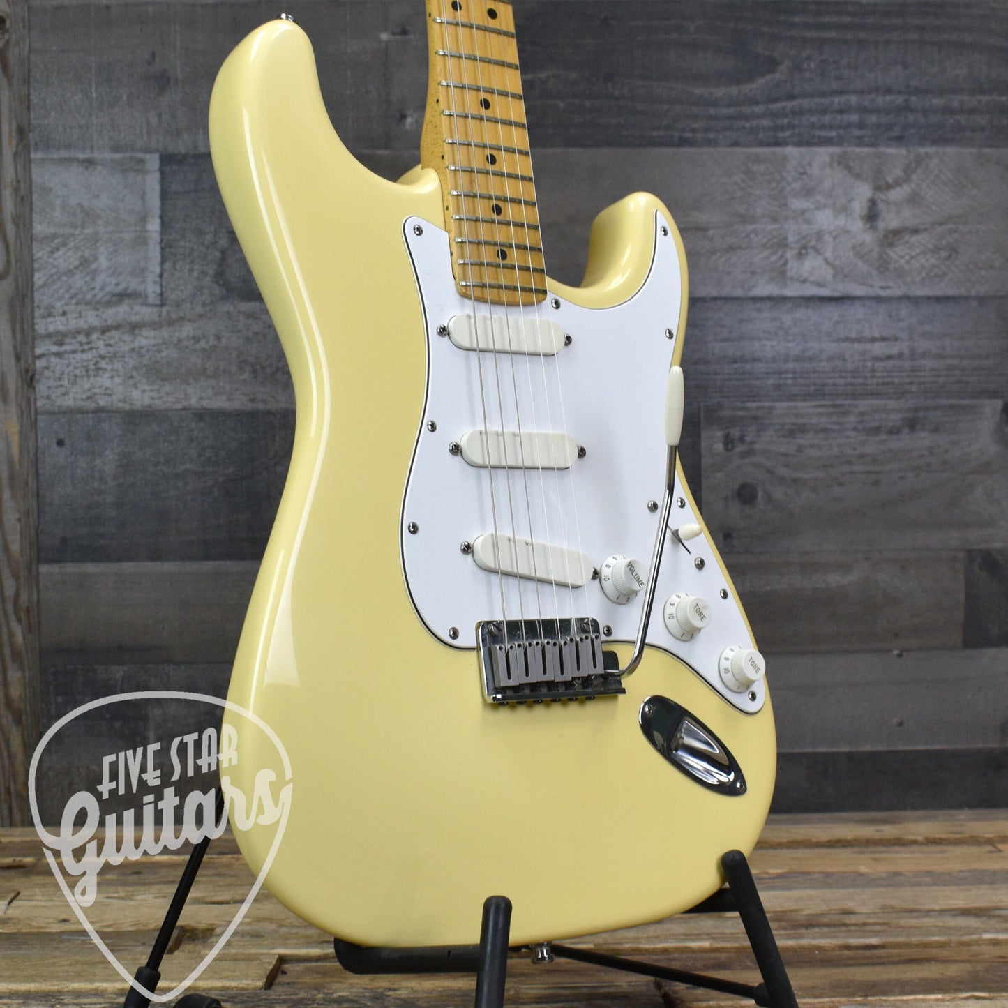 Pre-Owned Fender Stratocaster Plus - Olympic White with Hardshell Case