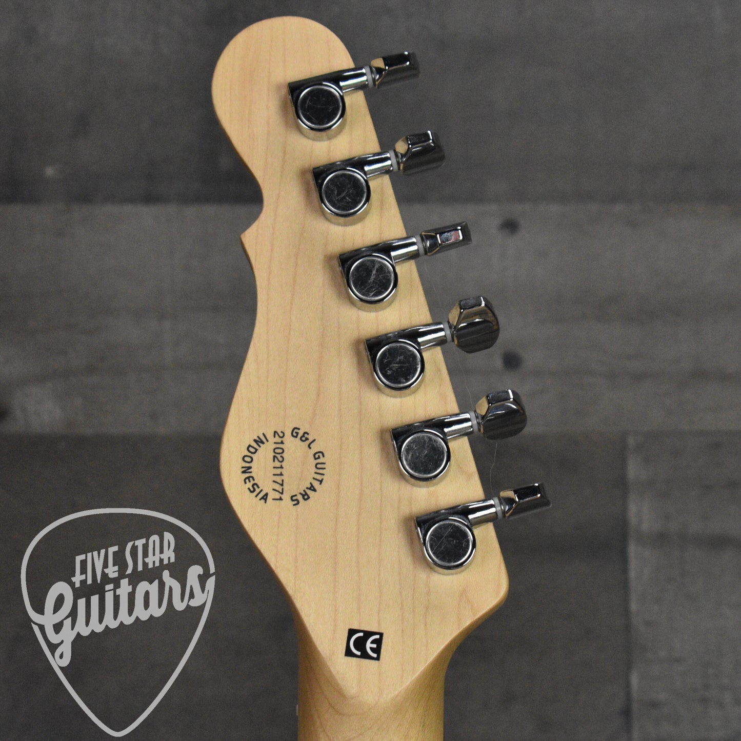 Pre-Owned G&L Tribute Series Limited Edition ASAT Classic Bluesboy Semi-hollow - Candy Apple Red with Hard Shell Case