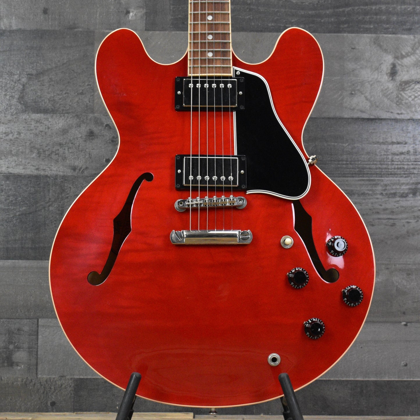 Pre-Owned Gibson Custom ES-335 - Cherry with Hard Shell Case