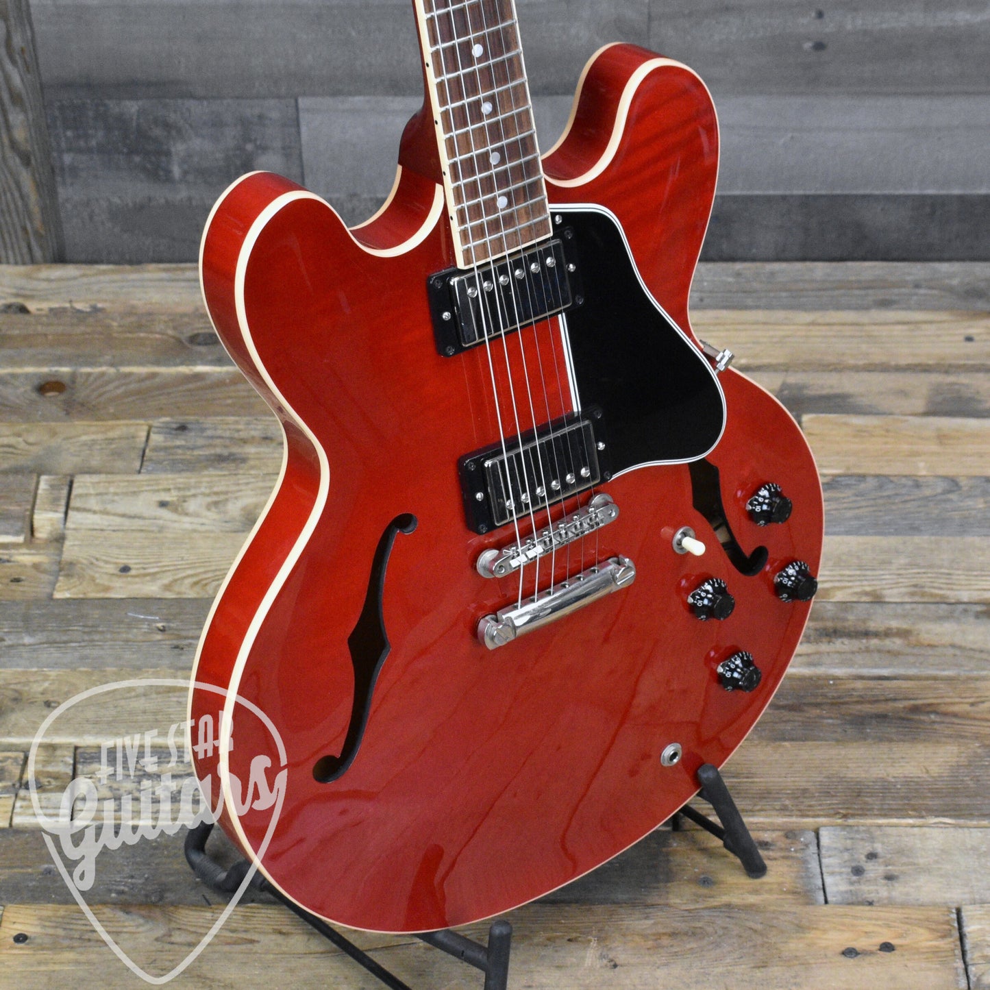 Pre-Owned Gibson Custom ES-335 - Cherry with Hard Shell Case