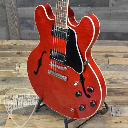 Pre-Owned Gibson Custom ES-335 - Cherry with Hard Shell Case