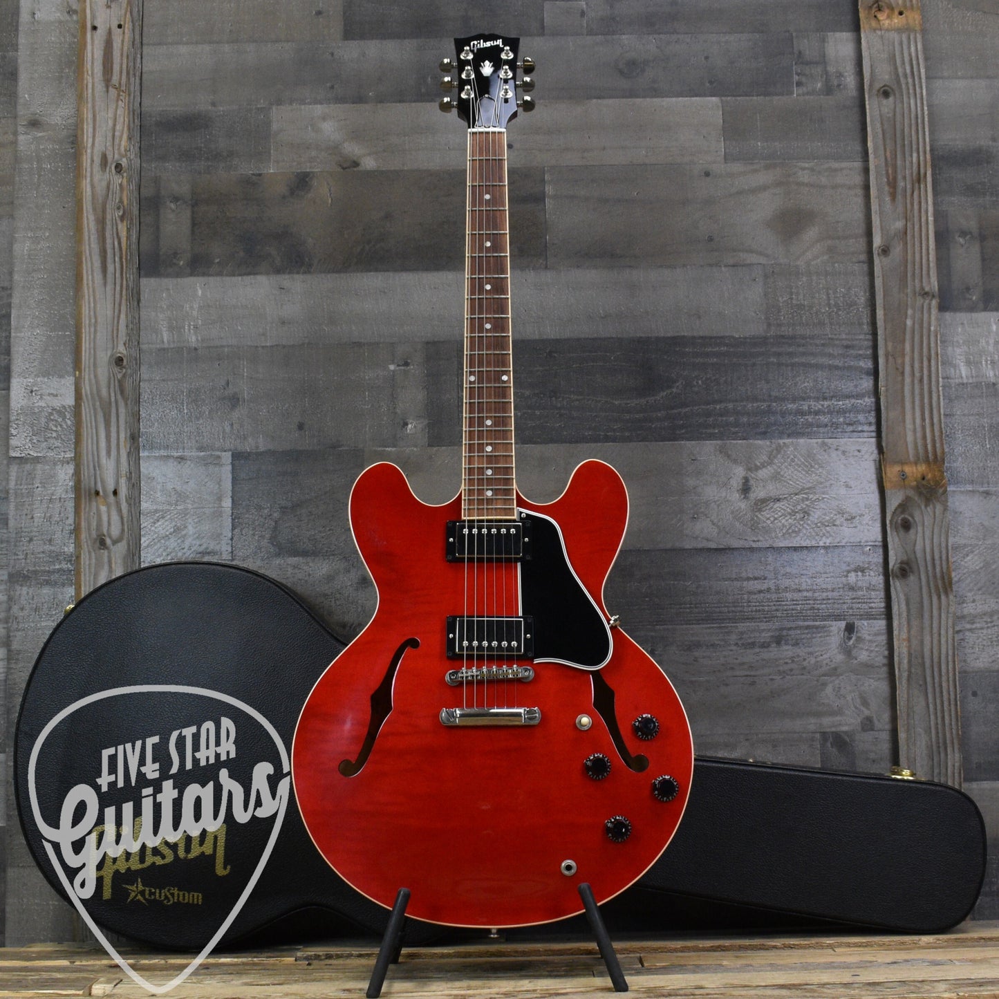 Pre-Owned Gibson Custom ES-335 - Cherry with Hard Shell Case