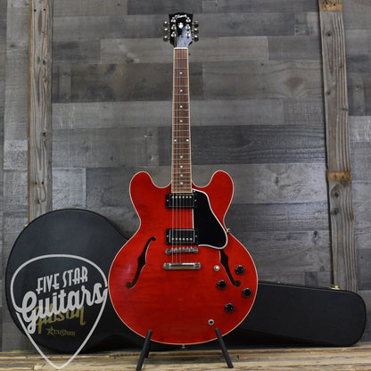 Pre-Owned Gibson Custom ES-335 - Cherry with Hard Shell Case