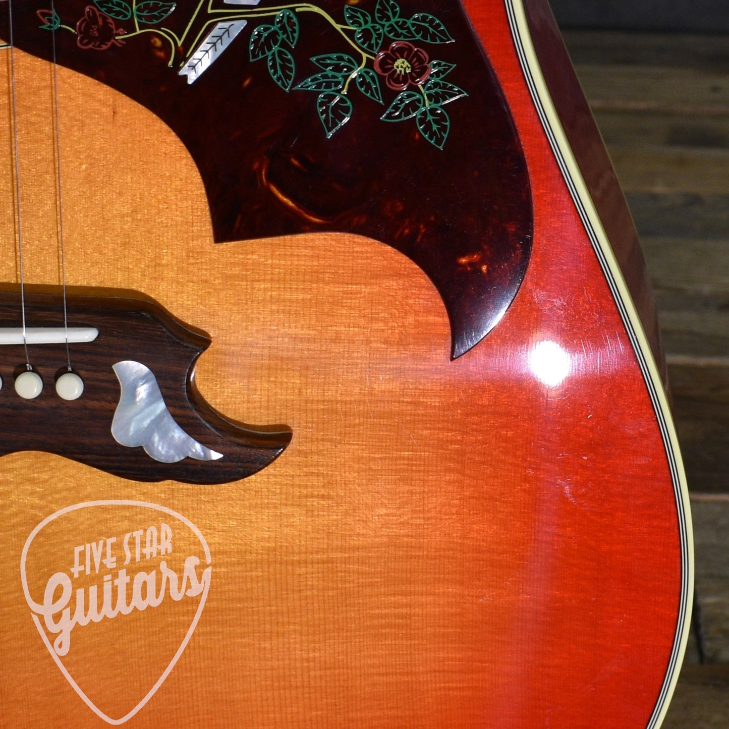 Pre-Owned Gibson Dove Original - Vintage Cherry Sunburst with Hard Shell Case