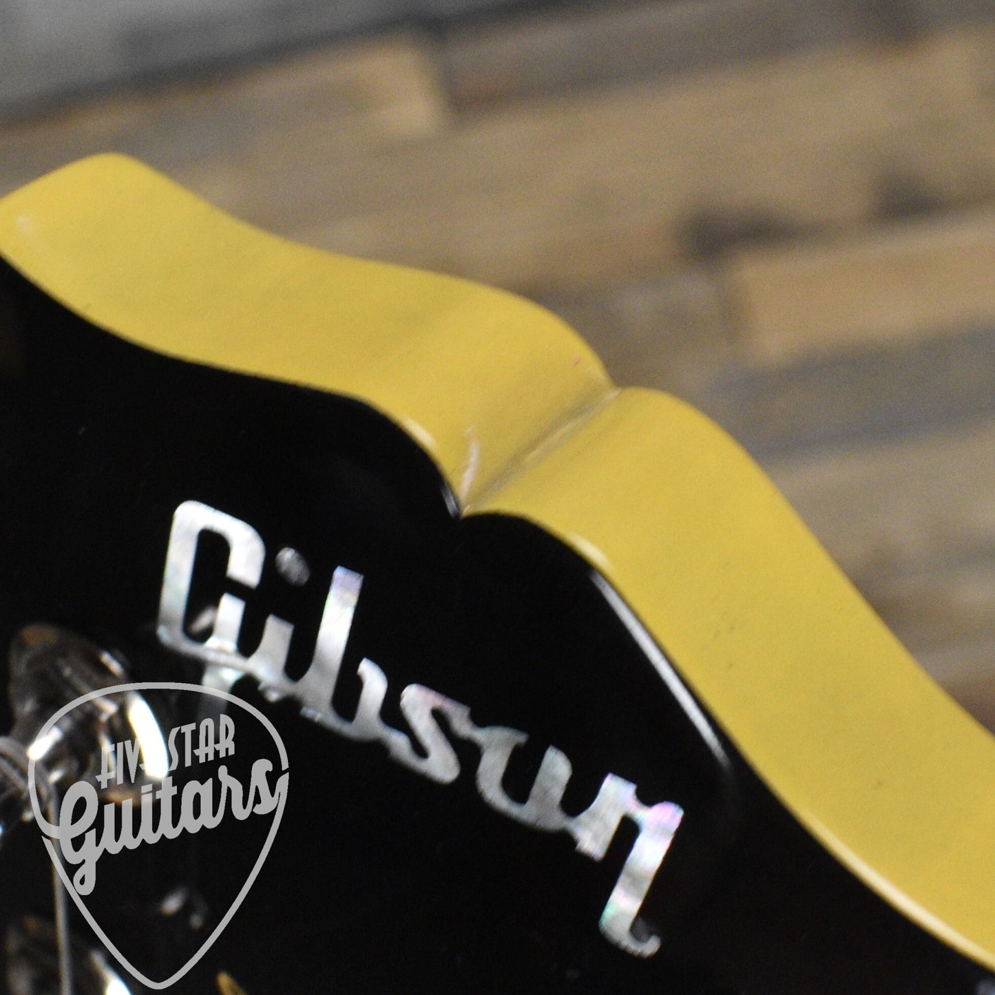 Pre-Owned 2019 Gibson Les Paul Special - TV Yellow with Hard Shell Case
