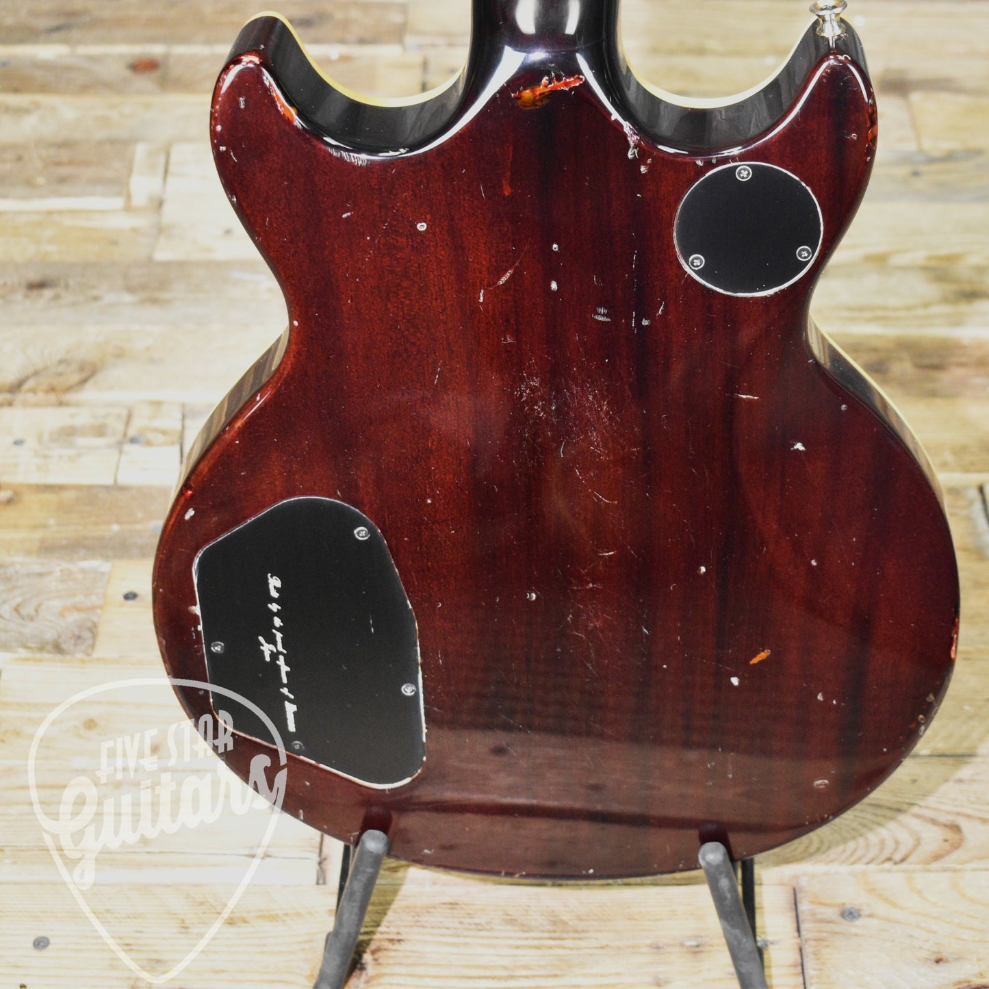 Pre-Owned Ibanez AR100 - Sunburst with Hardshell Case