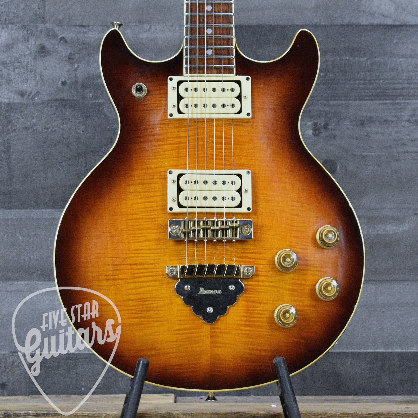 Pre-Owned Ibanez AR100 - Sunburst with Hardshell Case