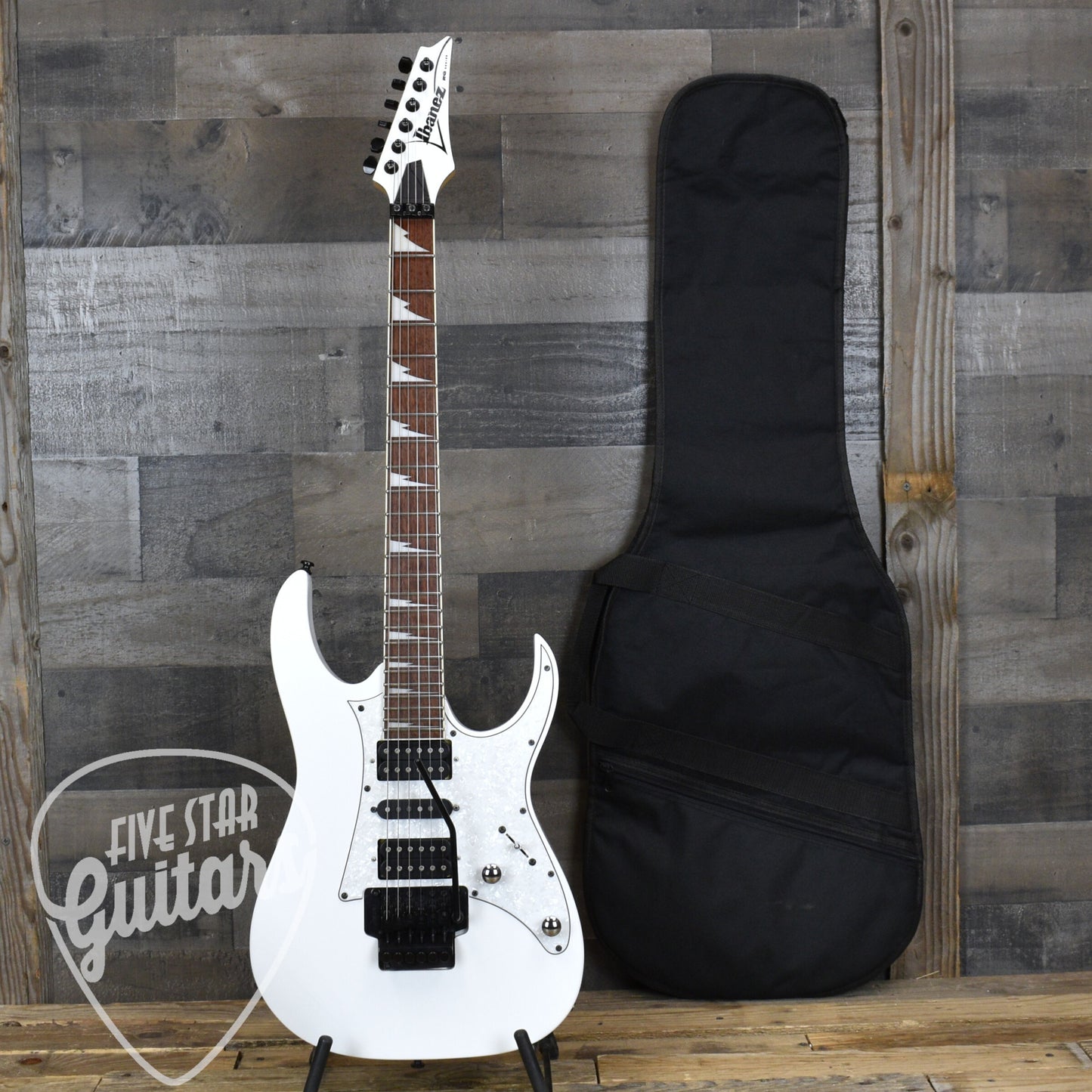 Pre-Owned Ibanez RG450DXB - White with Gig Bag