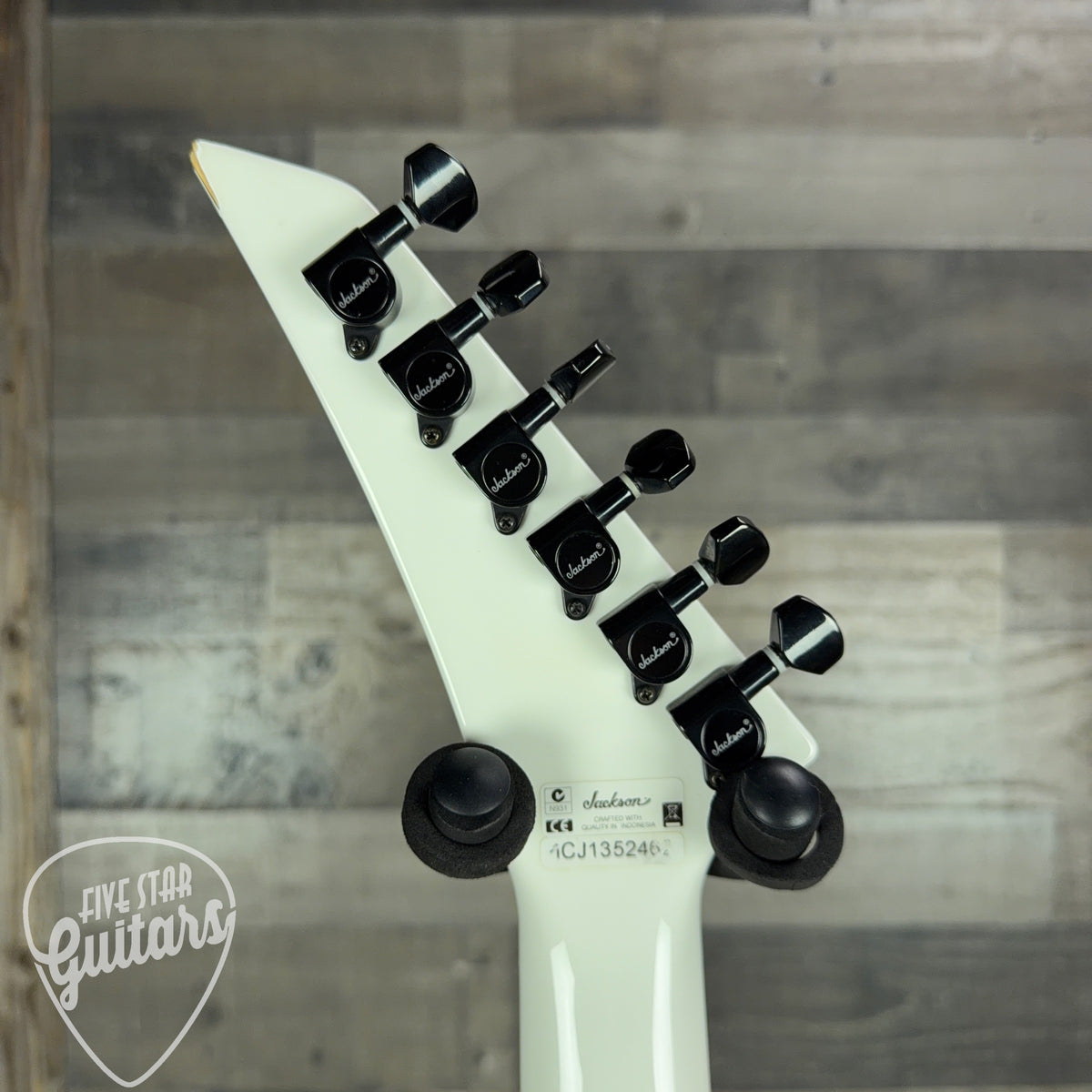 Pre-Owned Jackson X Series Kelly KEXMG - White with Black Bevels with Hard Shell Case