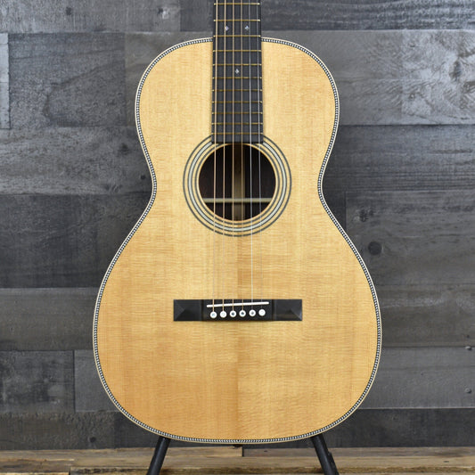 Pre-Owned Martin 012-28 Modern Deluxe - Natural with Hardshell Case