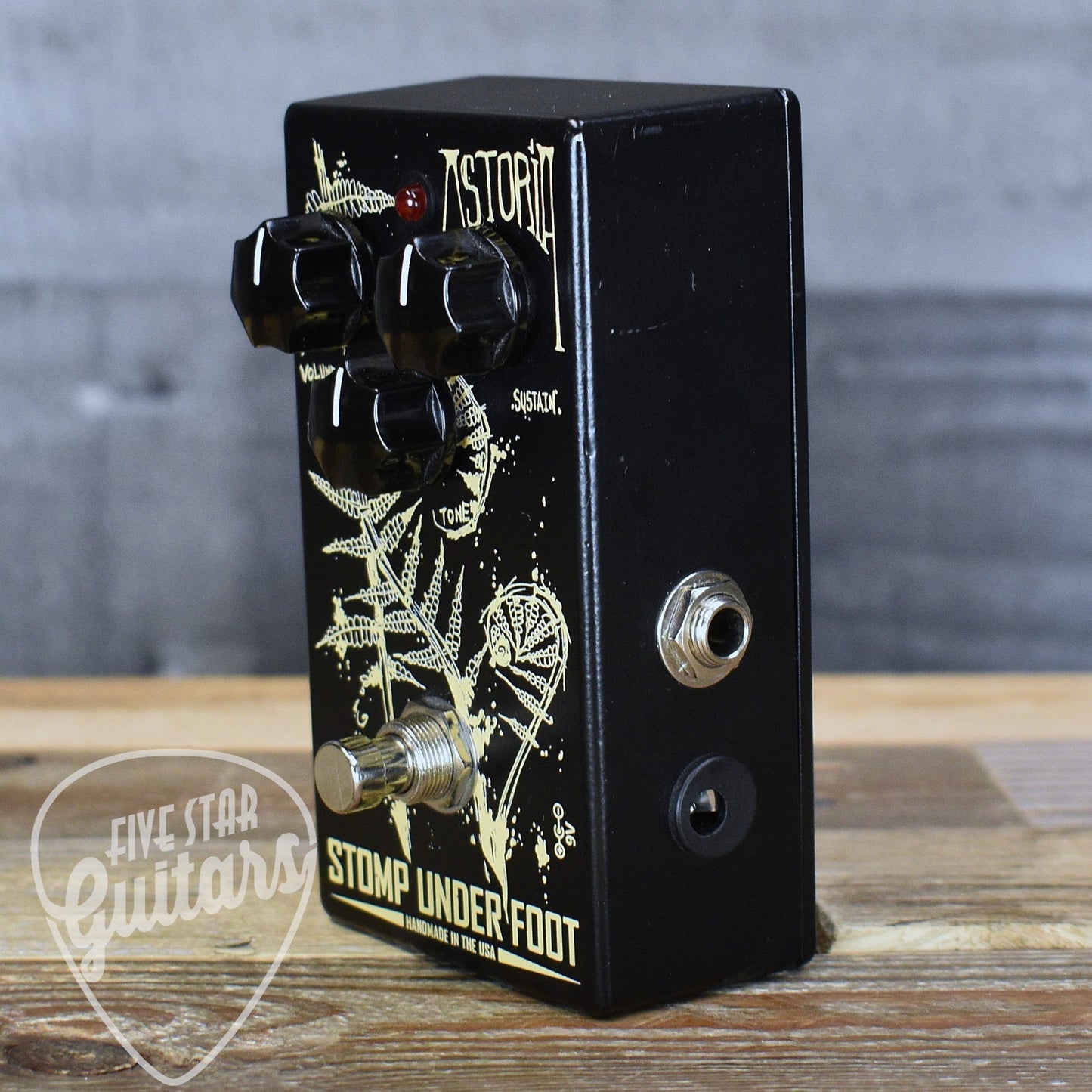 Pre-Owned Stomp Under Foot Astoria