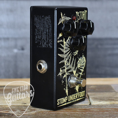 Pre-Owned Stomp Under Foot Astoria