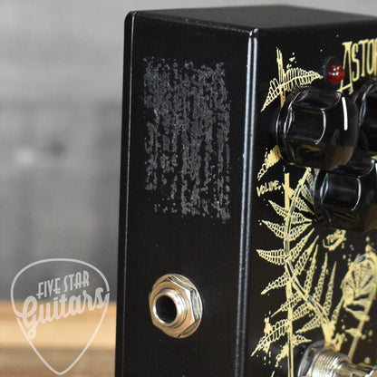 Pre-Owned Stomp Under Foot Astoria