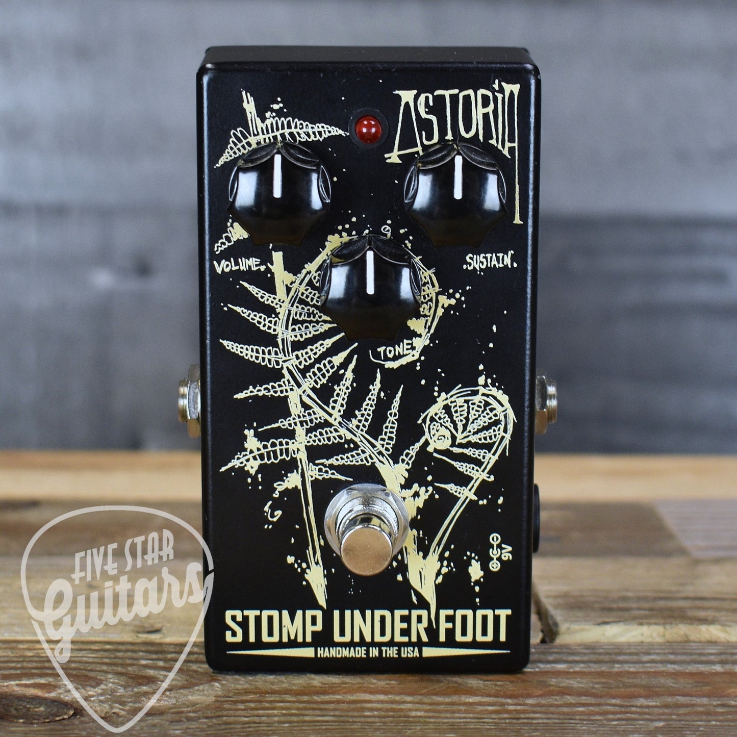 Pre-Owned Stomp Under Foot Astoria