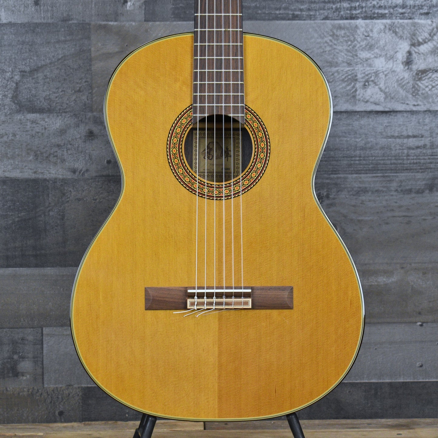 Pre-Owned Takamine C-132S - Natural with Hard Shell Case