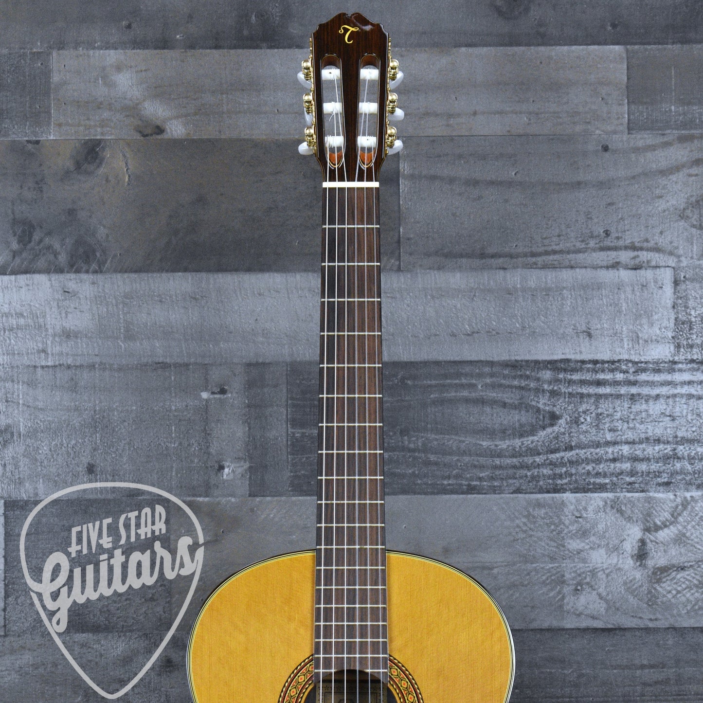 Pre-Owned Takamine C-132S - Natural with Hard Shell Case