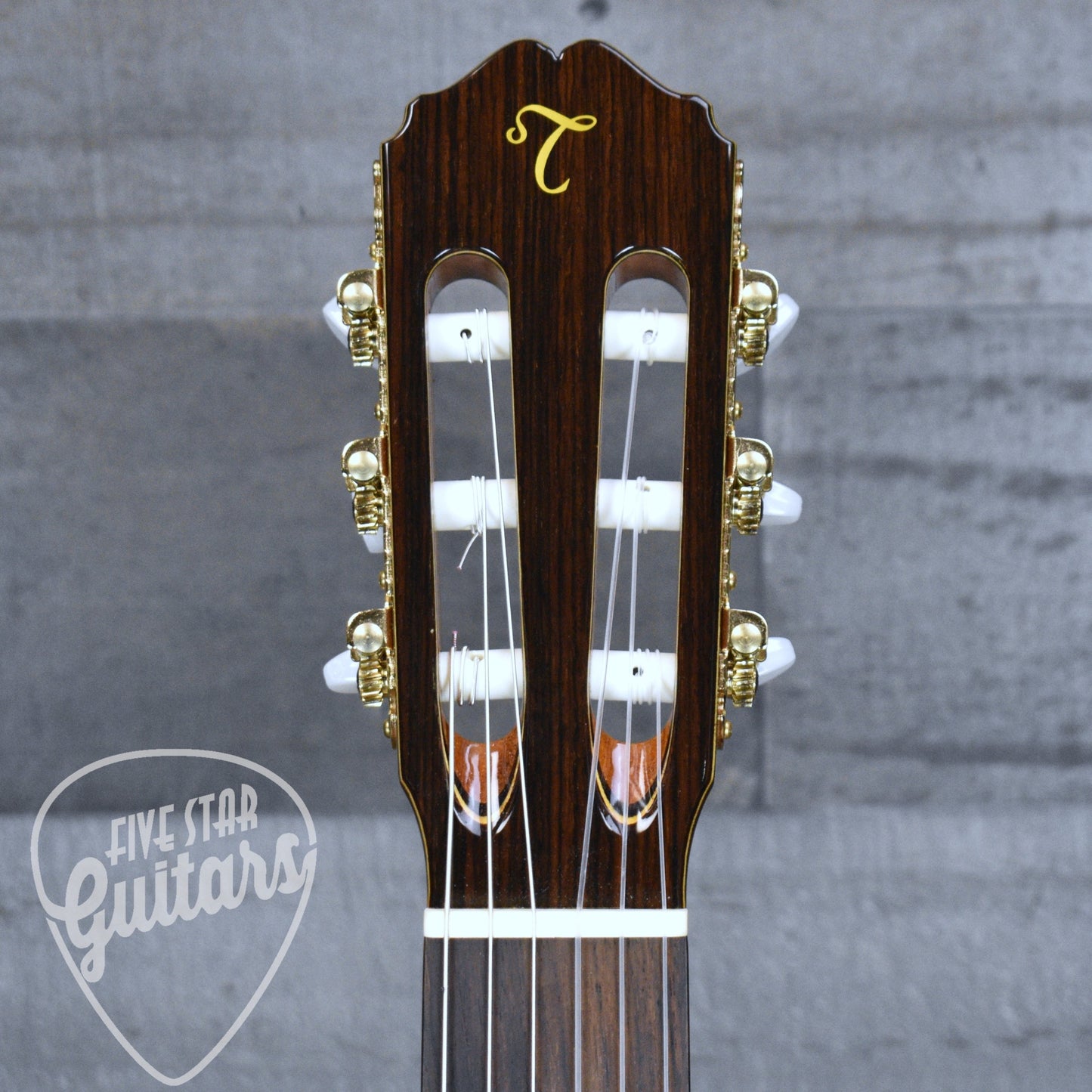 Pre-Owned Takamine C-132S - Natural with Hard Shell Case