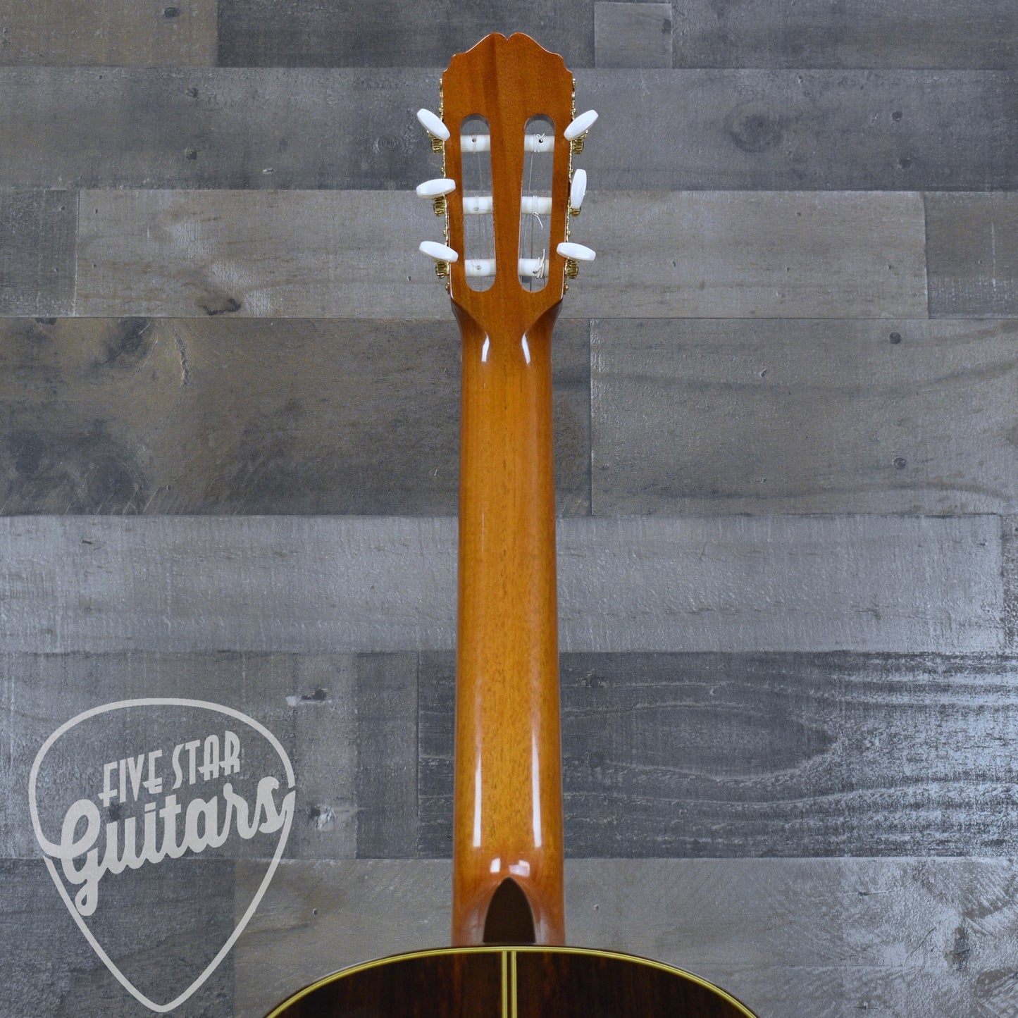Pre-Owned Takamine C-132S - Natural with Hard Shell Case