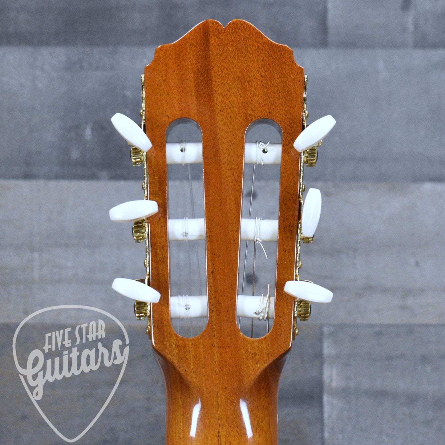 Pre-Owned Takamine C-132S - Natural with Hard Shell Case