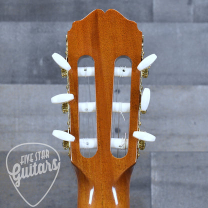 Pre-Owned Takamine C-132S - Natural with Hard Shell Case
