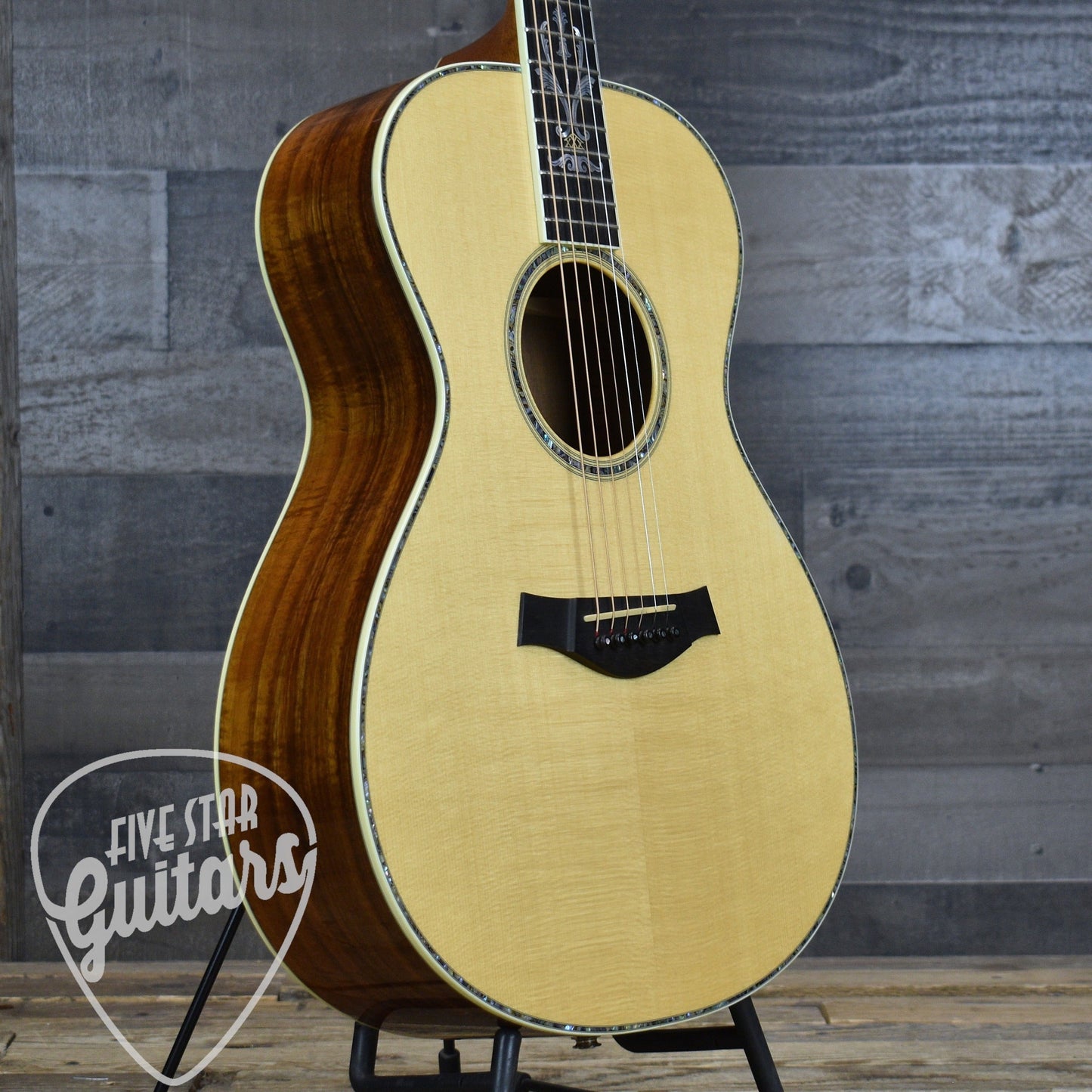 Pre-Owned Taylor 30th Anniversary XXX-KE - Natural with Hardshell Case