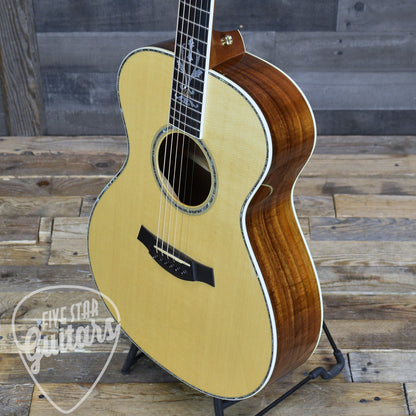 Pre-Owned Taylor 30th Anniversary XXX-KE - Natural with Hardshell Case