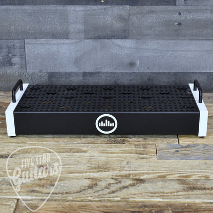 Pre-Owned Temple Audio Solo 18 Pedalboard with Temple Audio XLR MOD, Temple Audio 4X MOD and Flight Case