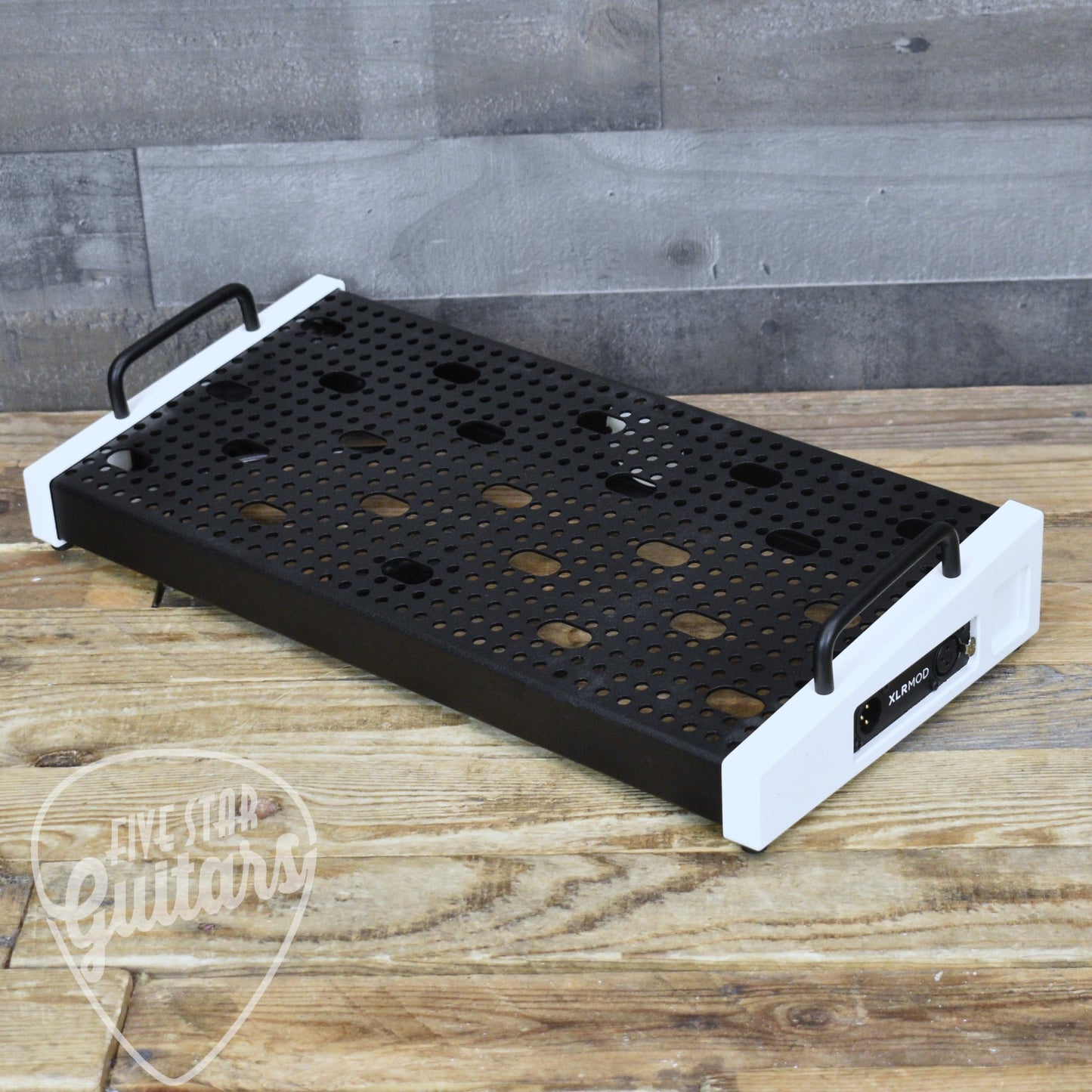 Pre-Owned Temple Audio Solo 18 Pedalboard with Temple Audio XLR MOD, Temple Audio 4X MOD and Flight Case