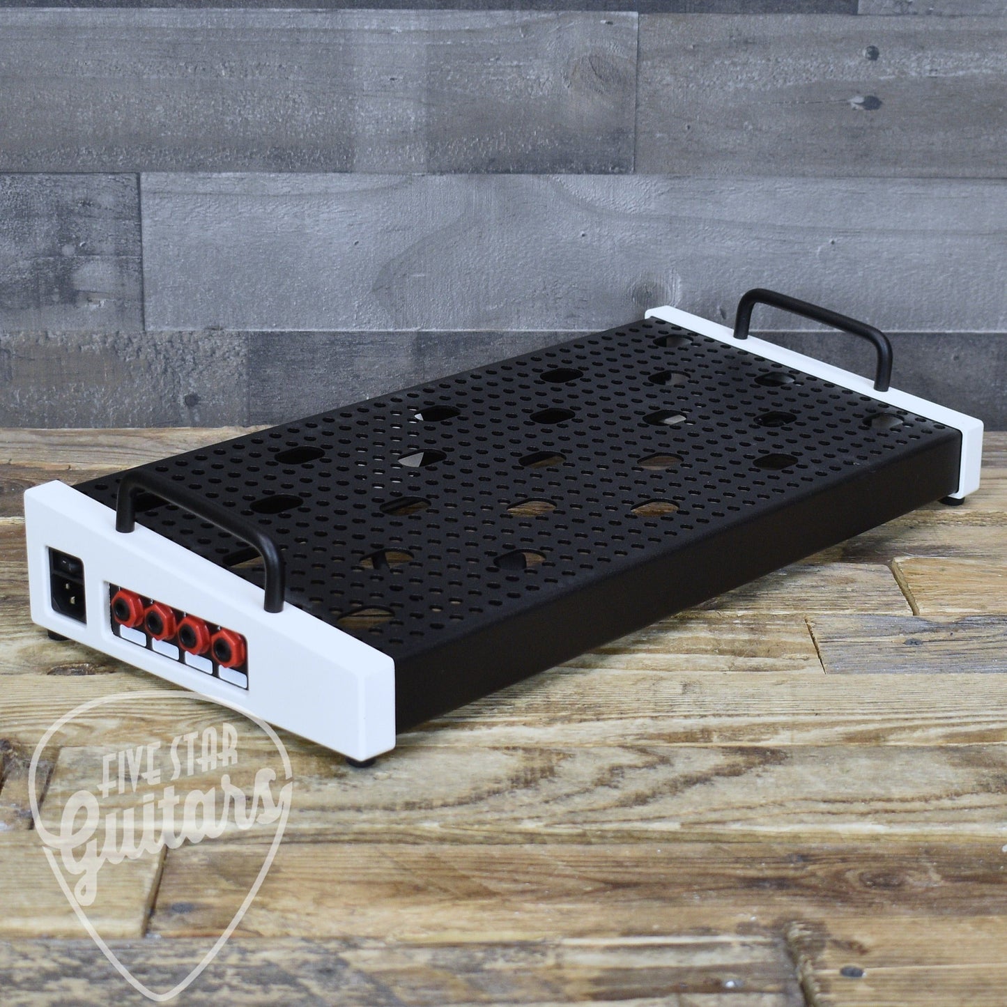 Pre-Owned Temple Audio Solo 18 Pedalboard with Temple Audio XLR MOD, Temple Audio 4X MOD and Flight Case