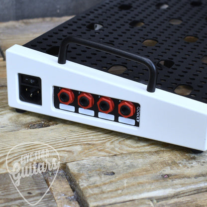 Pre-Owned Temple Audio Solo 18 Pedalboard with Temple Audio XLR MOD, Temple Audio 4X MOD and Flight Case