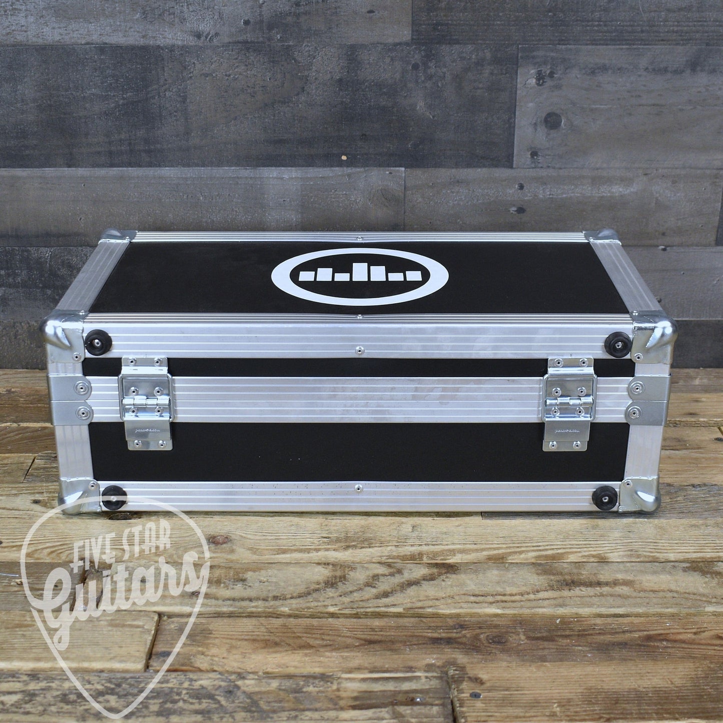 Pre-Owned Temple Audio Solo 18 Pedalboard with Temple Audio XLR MOD, Temple Audio 4X MOD and Flight Case