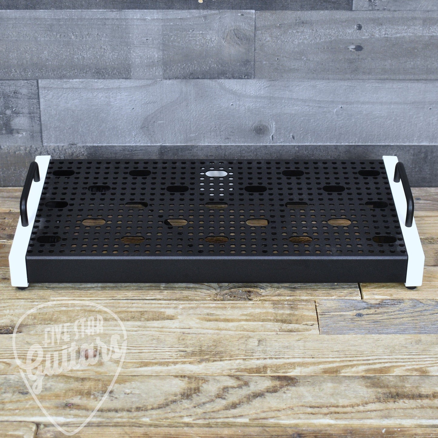 Pre-Owned Temple Audio Solo 18 Pedalboard with Temple Audio XLR MOD, Temple Audio 4X MOD and Flight Case