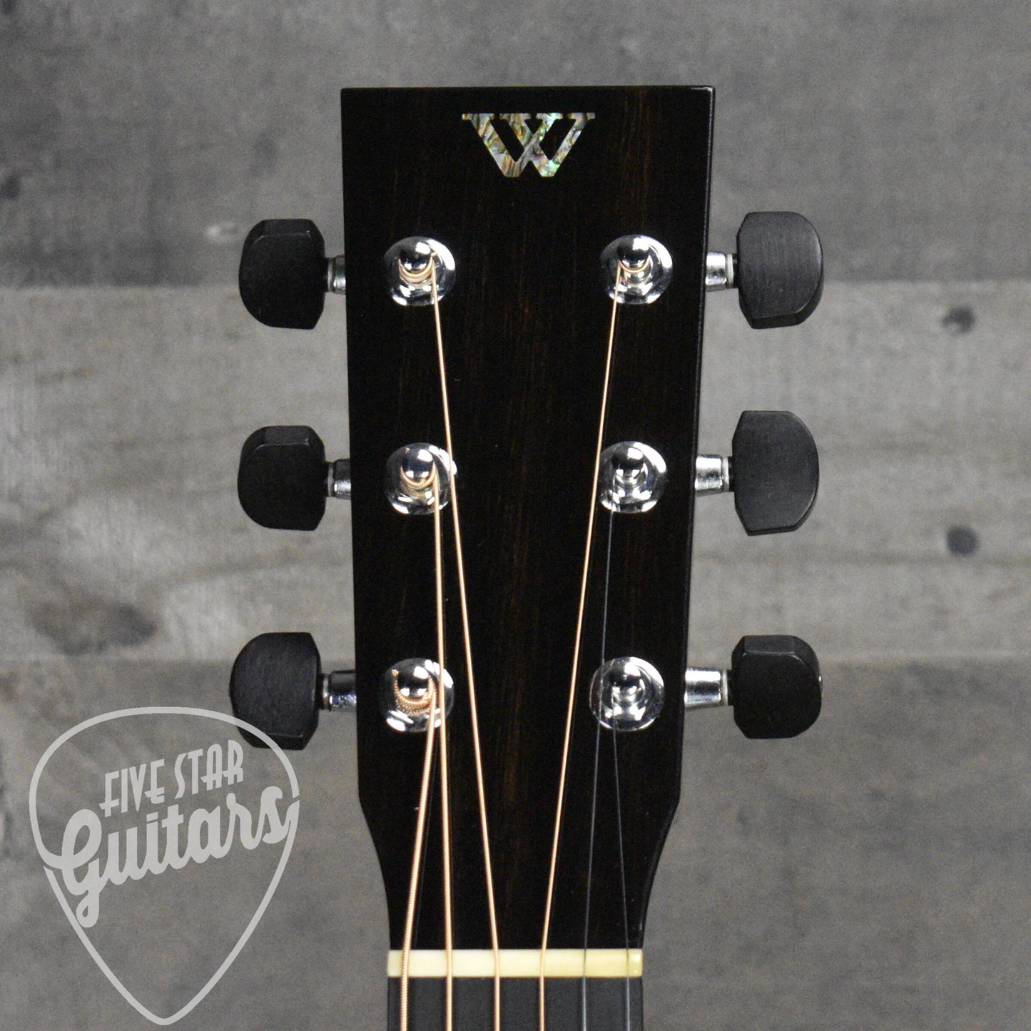 Pre-Owned Webber Roundbody with Hard Shell Case