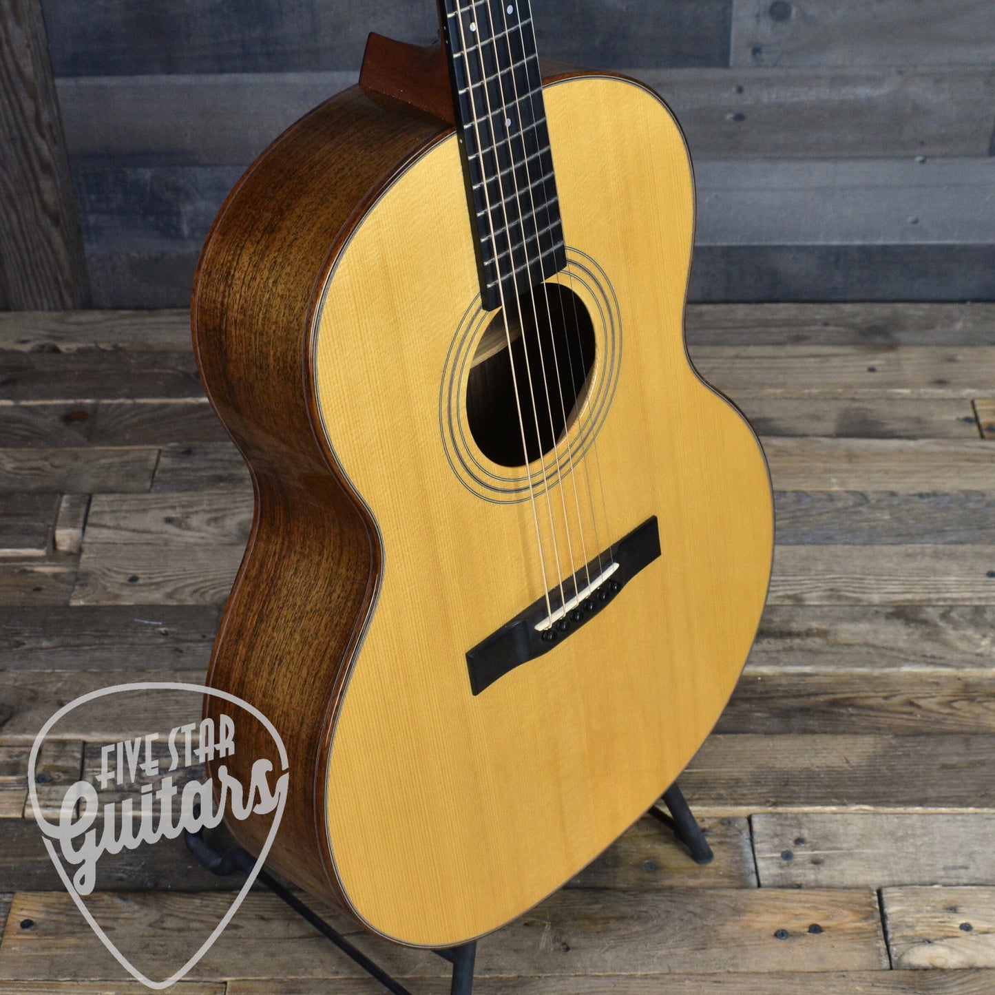 Pre-Owned Webber Roundbody with Hard Shell Case