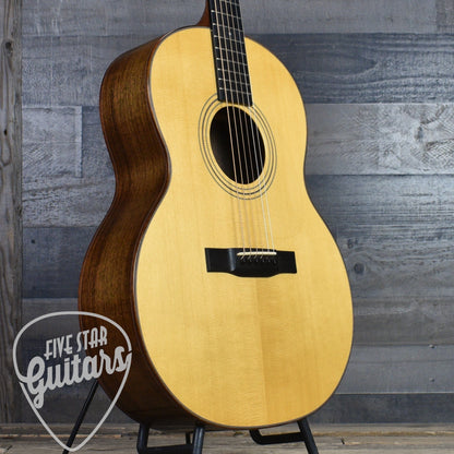 Pre-Owned Webber Roundbody with Hard Shell Case