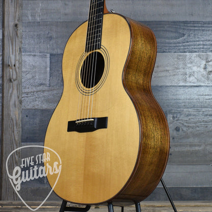Pre-Owned Webber Roundbody with Hard Shell Case