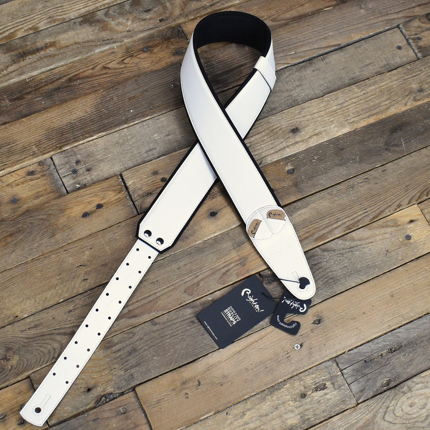 RightOn! Mojo Charm - White